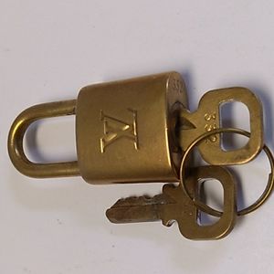 🔐Authentic Louis Vuitton Brass Lock and keys